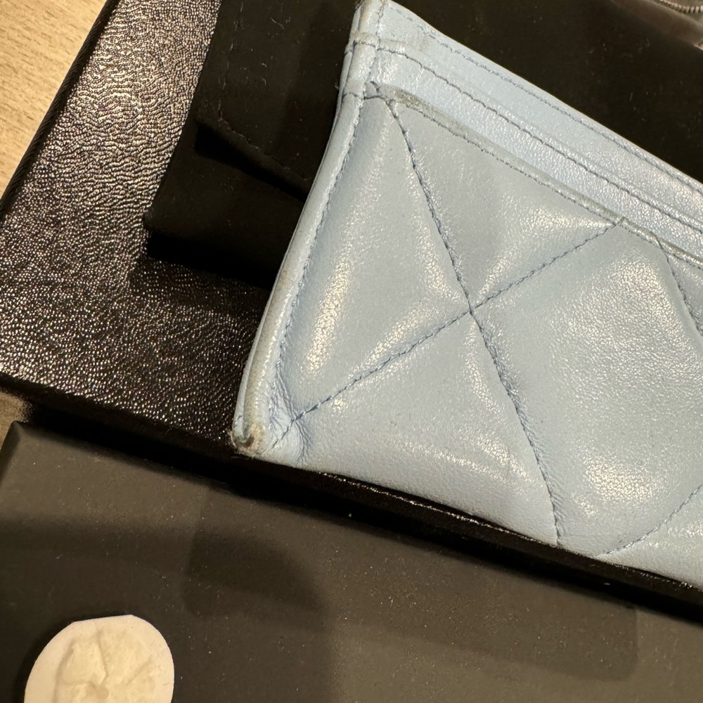 Chanel 19 Cardholder Blue - Picture 7 of 7